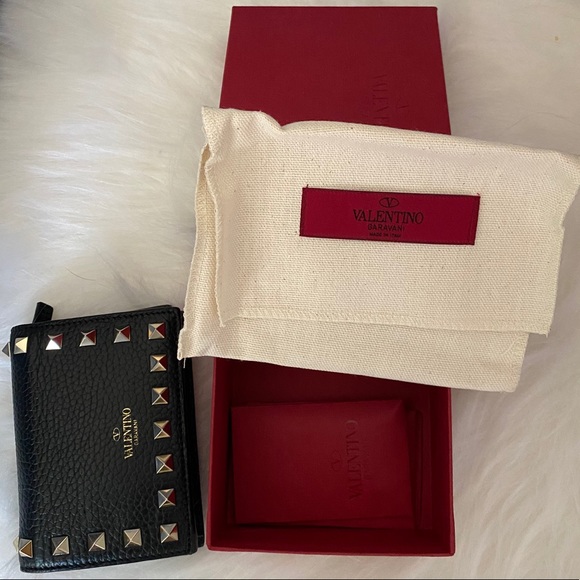 VALENTINO Compact Rockstud Grainy Calfskin Wallet - Picture 3 of 9